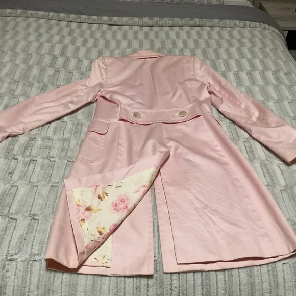 Banana Republic size small pink trench with floral lining - Picture 6 of 6